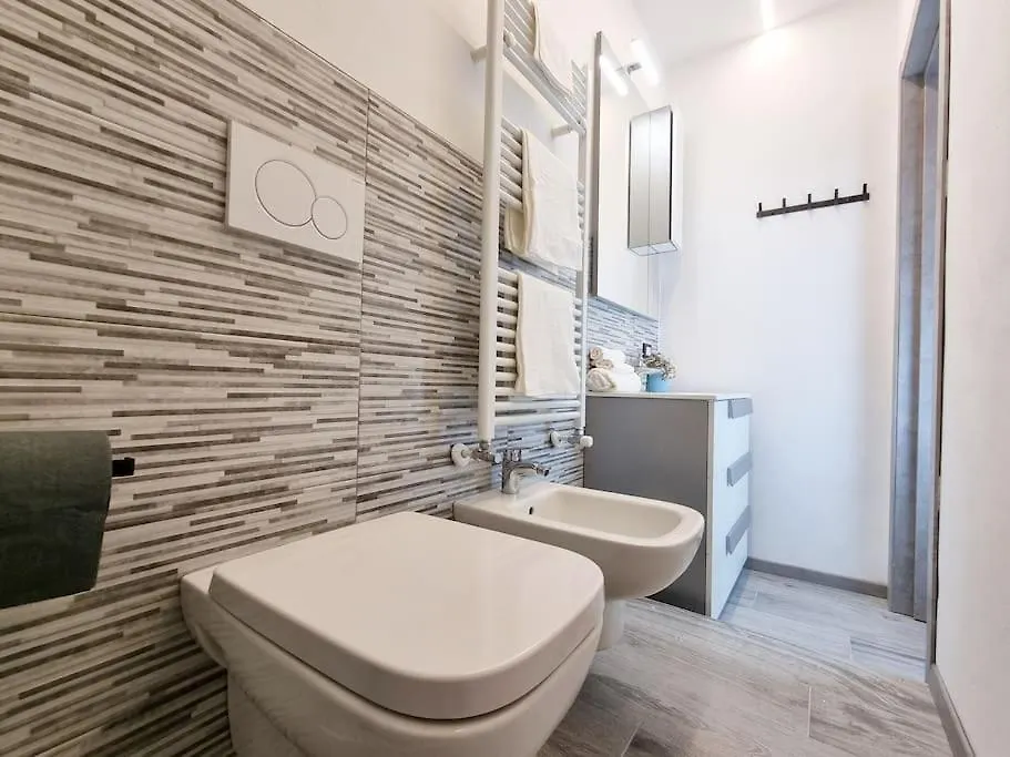 Intero Appartamento Giulietta - Fiera Ospedale Borgo Roma - Free Parking - Free Wi-Fi Verona 0*,  Italië