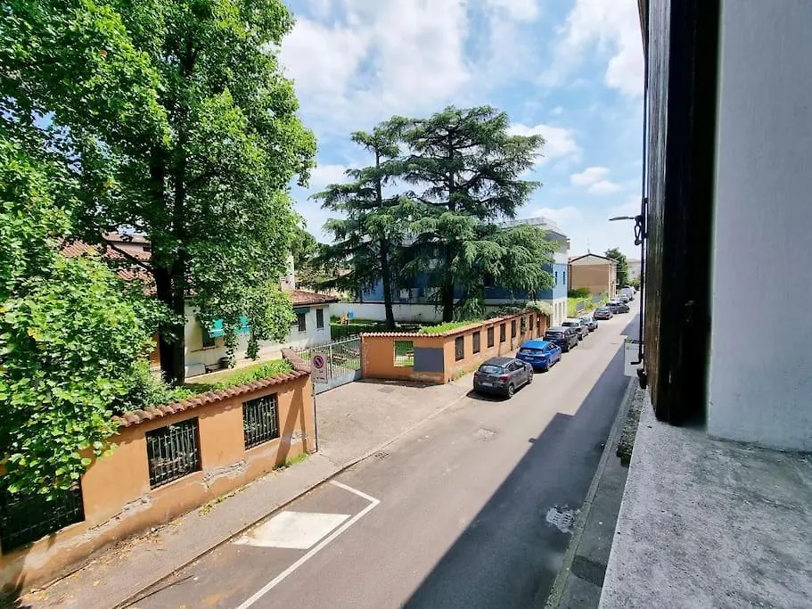 Intero Appartamento Giulietta - Fiera Ospedale Borgo Roma - Free Parking - Free Wi-Fi Verona 0*,  Italië